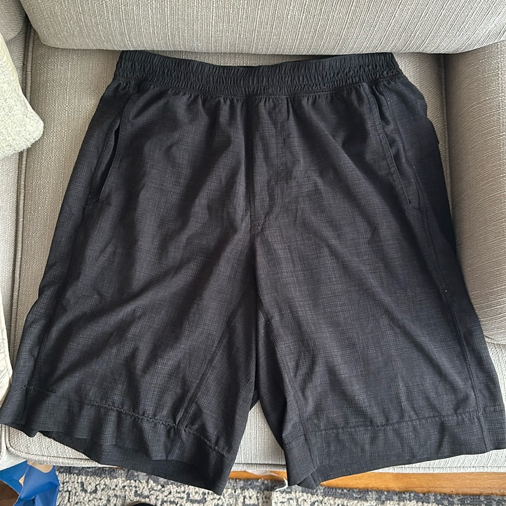 Lululemon men’s shorts size L 11 inch inseam